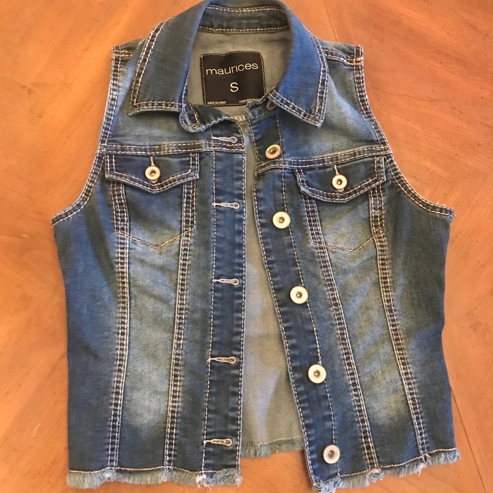 SUPER CUTE DENIM VEST!!